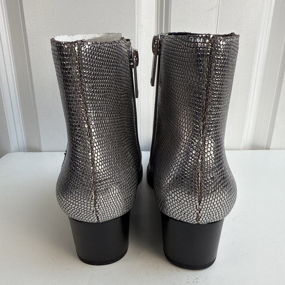 Calvin Klein Womens Narice Varnished Lizard Silver Pointed Toe Booties 5.5 M NWB - Picture 2 of 9